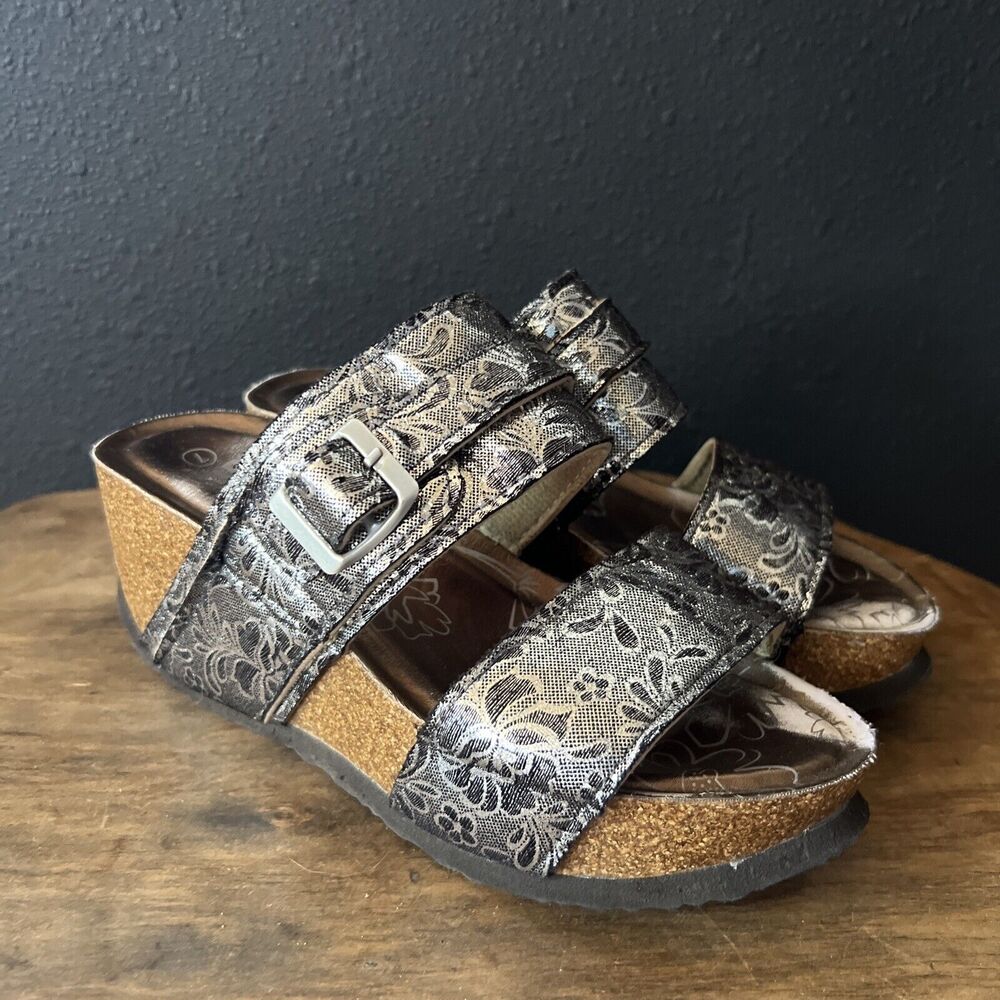 Muk Luke Cork Wedge Sandals With Silver Straps Size 7